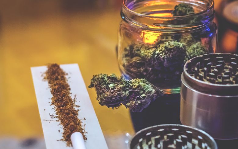 Che cos’è uno Spliff? Differenze con joint e blunts